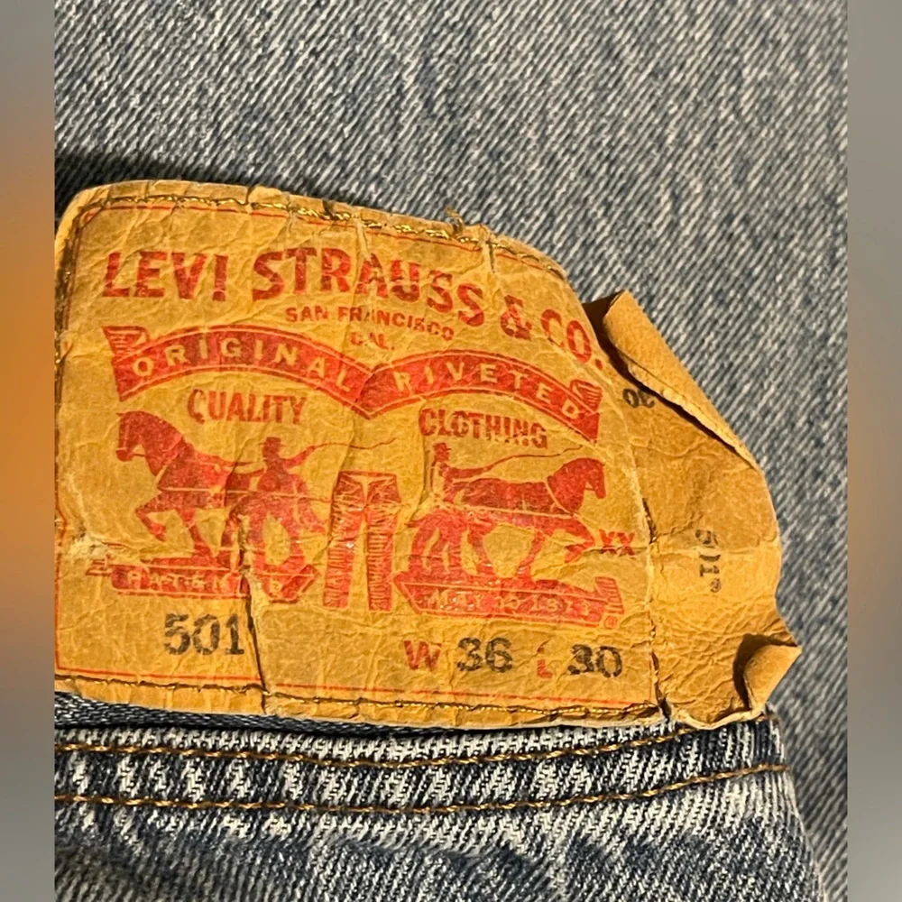 Levi's 501 Button Fly Men's Straight Leg  Blue Denim Distressed Jeans Size 36x30